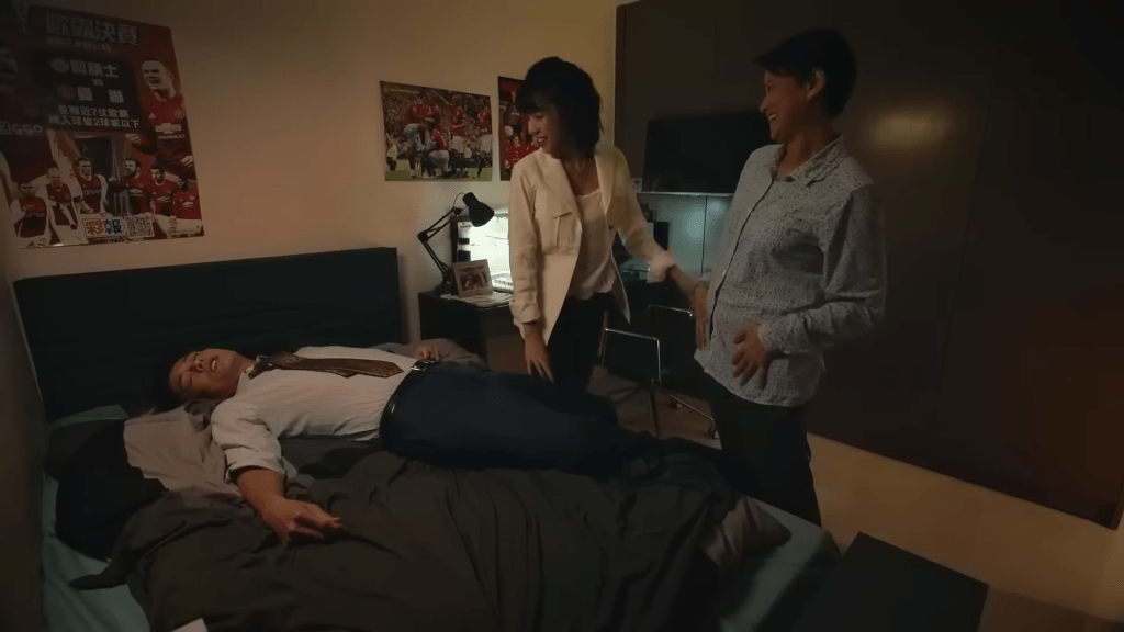 在吃飯時把黃宗澤灌醉。